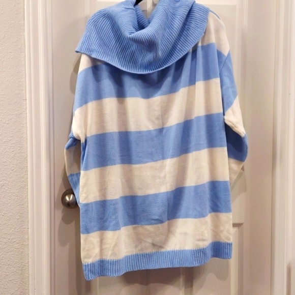 THIS UNWORN COZY SWEATER IS FROM ELLOS. - Picture 3 of 4